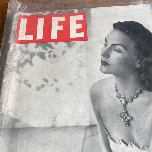 Life Magazine from May 17, 1948. Hollywood Wives and Daughters edition. - Picture 3 of 6